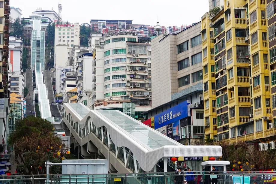 China Membuka Eskalator Luar Ruang Terpanjang di Dunia, “Tangga Langit” Sepanjang 905 Meter yang Membelah Pegunungan Chongqing