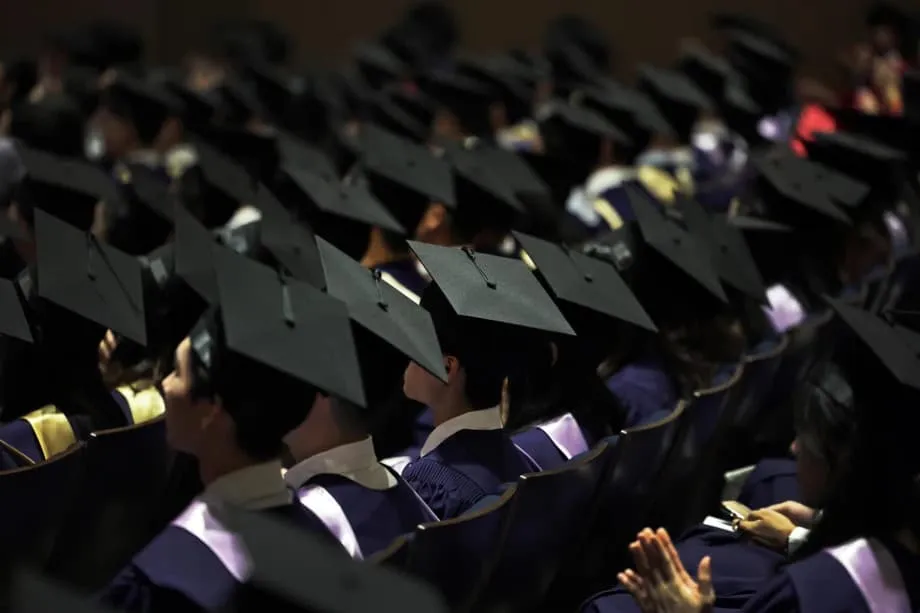 Mahasiswa Vietnam Mendorong Lonjakan Pendaftaran di Universitas Singapura