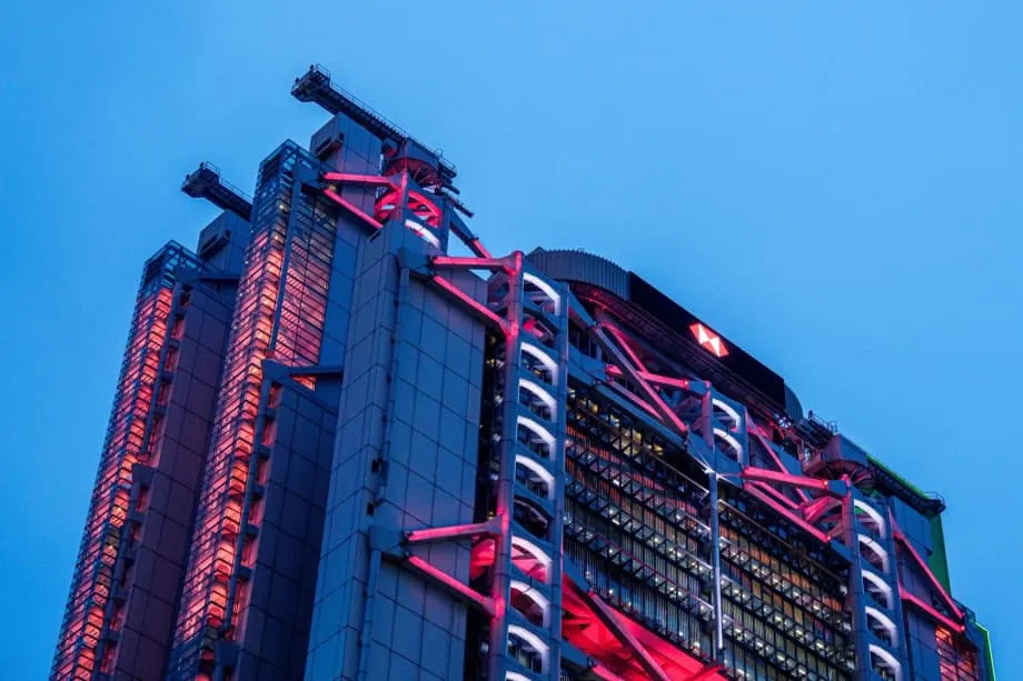 HSBC Pertimbangkan Mengakhiri Tunjangan Biaya Sekolah yang Menggiurkan bagi Bankir di Hong Kong dalam Upaya Memangkas Biaya