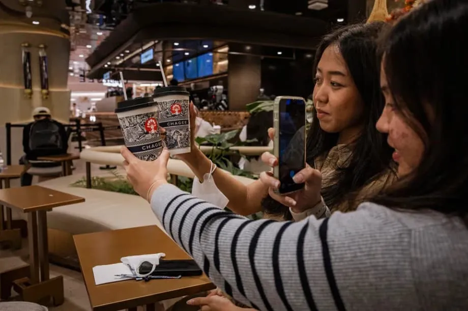 Saat merek AS terpuruk, China menarik hati anak muda Indonesia