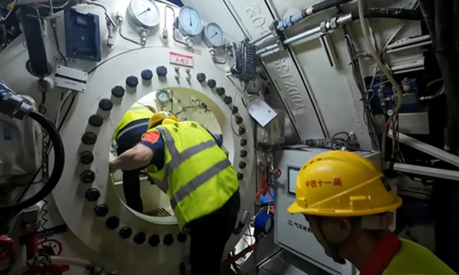 Insinyur China Terapkan Sistem Gas Campuran Terner Pertama untuk Terowongan Kereta Bawah Laut Terpanjang