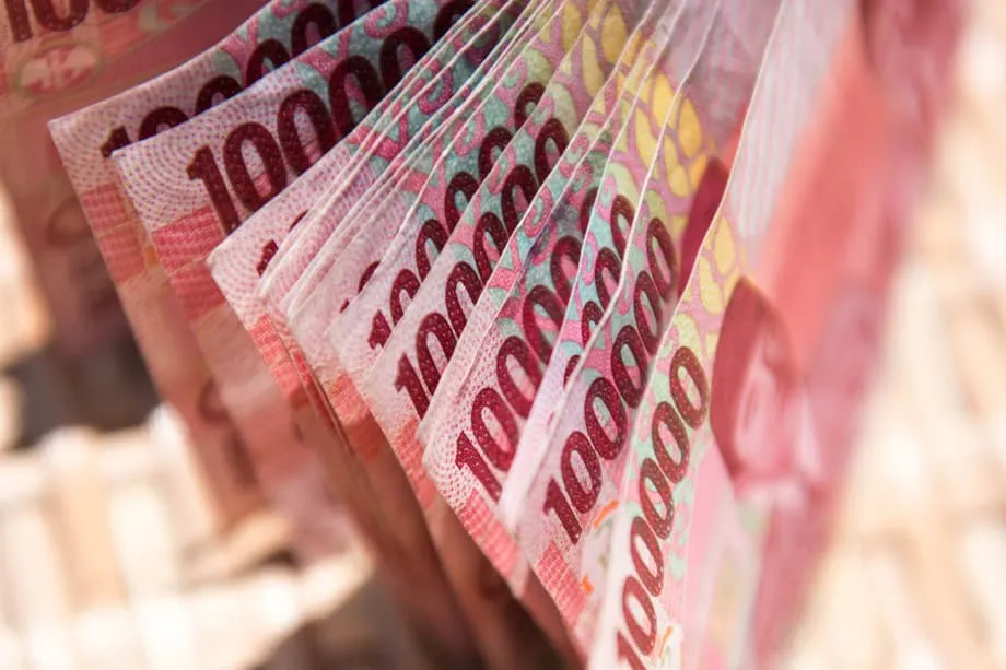 Rupiah Indonesia Anjlok ke Level Terendah Sepanjang Sejarah di Tengah Badai Sempurna Harga Minyak, Politik, dan Arus Keluar Modal yang Mencengkeram Ekonomi