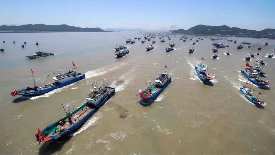 Di Balik Zona Abu-Abu: Bagaimana China Menggunakan Armada Penangkap Ikan sebagai Senjata Maritim