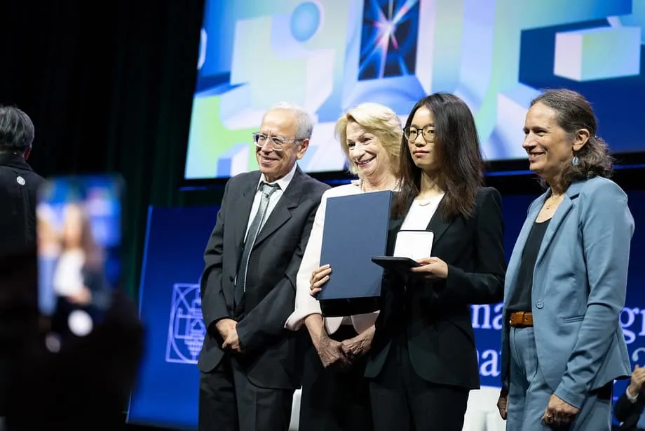 Matematikawan China Wang Hong dan Deng Yu Raih Fields Medal 2026