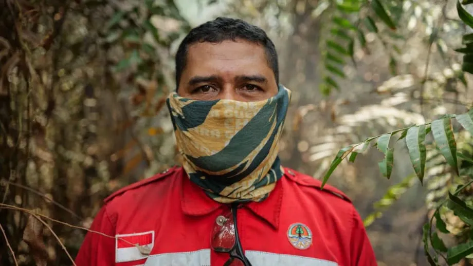 Relawan Berjuang Memadamkan Kebakaran Lahan Gambut Indonesia, Karbon Purba Berubah Menjadi Kabut Beracun