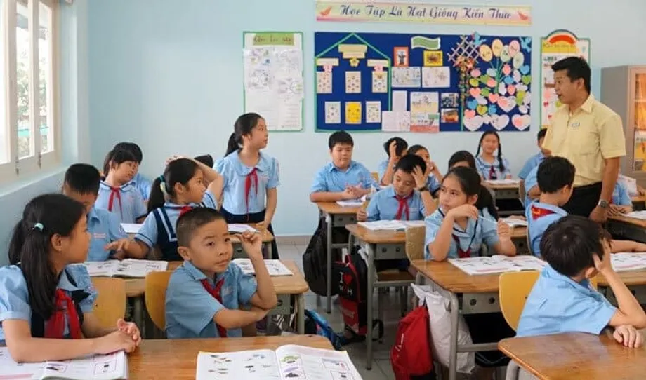 Kekhawatiran atas Wajib Bahasa Inggris sejak Kelas 1 di Vietnam