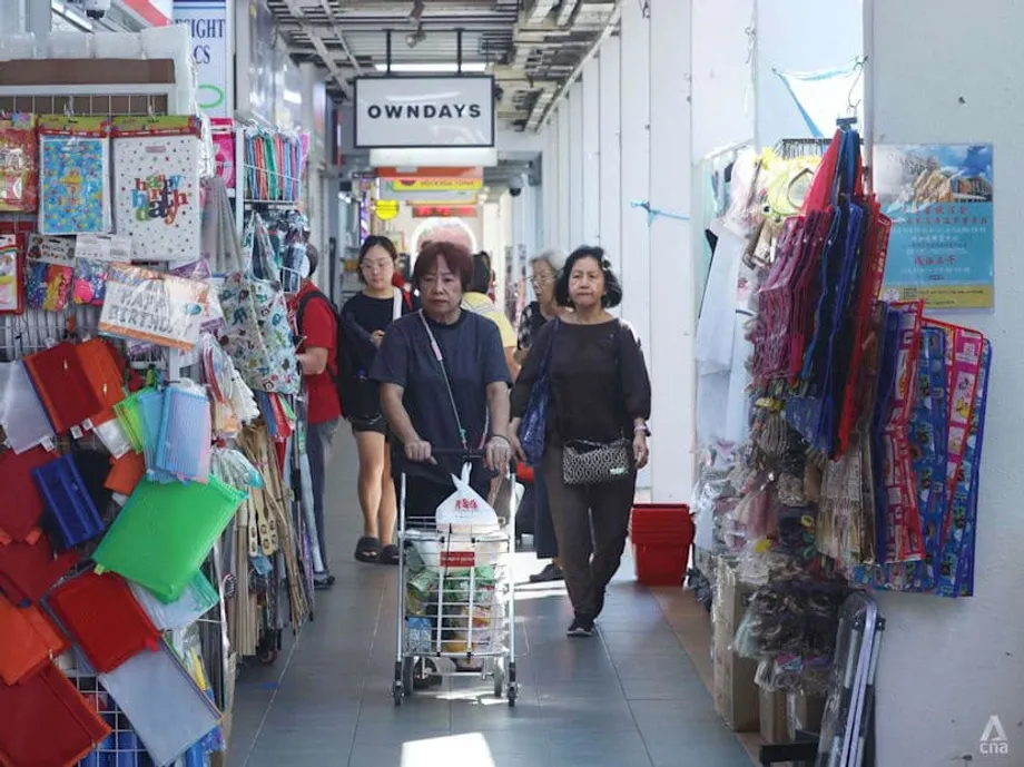 Ritel di Kawasan Permukiman Singapura di Persimpangan: Tradisi, Jaringan Toko, dan Komunitas