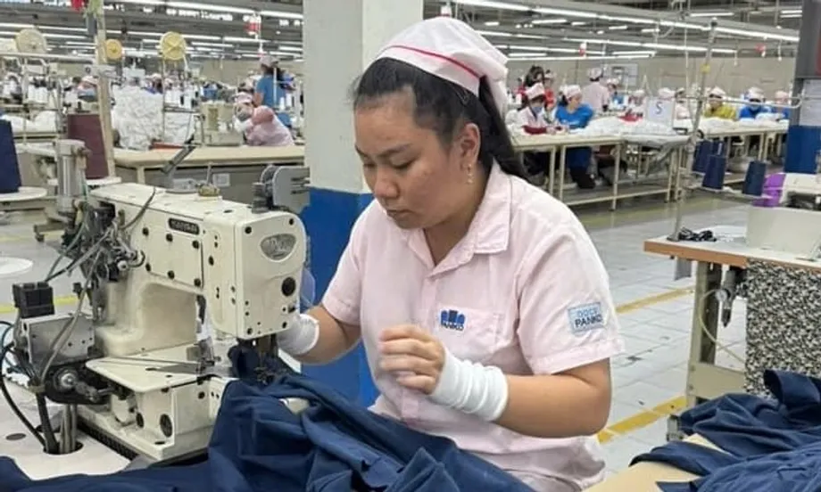 Kehilangan Pekerjaan dan Ketidakpastian: Pekerja Garmen Vietnam Menghadapi Penutupan Pabrik Menjelang Hari Raya Tet