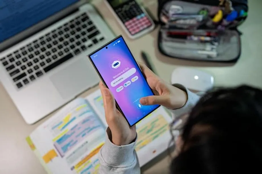 Siswa SMA di Seoul Rata-rata Menghabiskan 10,8 Jam per Minggu di YouTube di Tengah Tekanan Akademik yang Berat