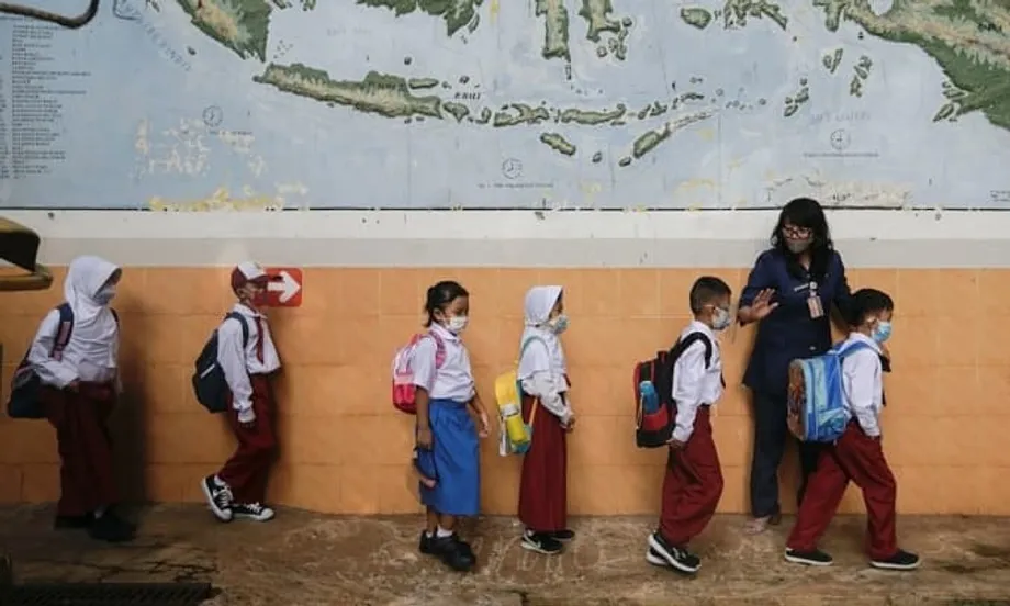 Indonesia Wajibkan Bahasa Inggris Mulai Kelas Tiga dalam Reformasi Pendidikan Ambisius pada 2027