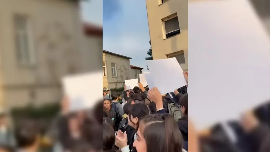 Azerbaijan Pupils Boycott Classes as Reported Hijab Restrictions Stir Education Dispute