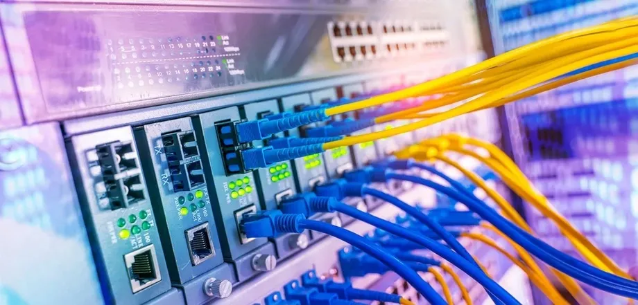 Chinese Quantum Key System Tolerates Intense Noise and Shares Fiber Over 150 Kilometers