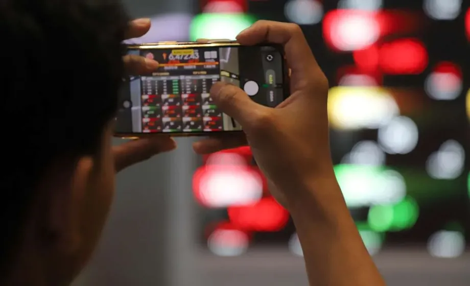 Indonesia's Foreign Stock Selling Exceeds Crisis Totals as Investors Await MSCI Reform Verdict
