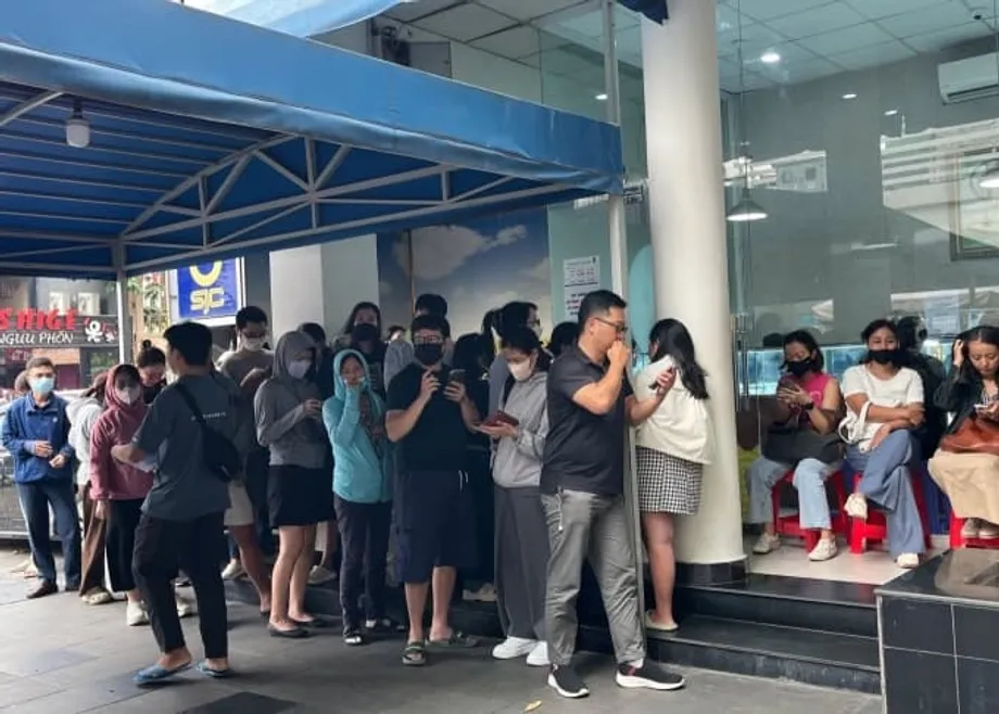 Antrean, Harga Rekor, dan Rak Kosong saat Vietnam Mengakhiri Monopoli Emas