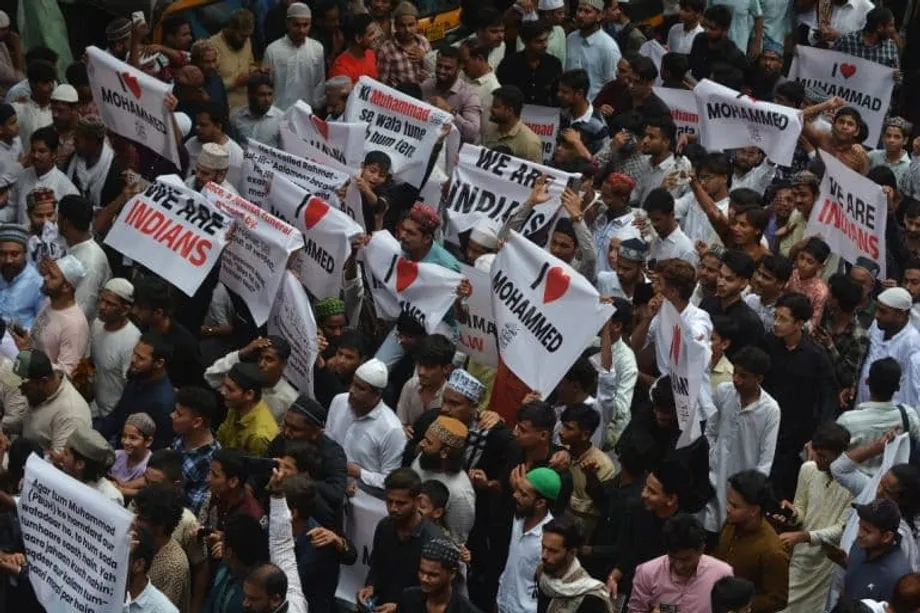 Penindakan di India atas slogan I Love Muhammad menguji kebebasan berbicara dan ketertiban umum